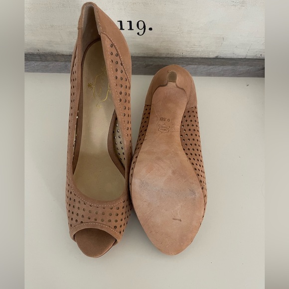 Footcandy apricot/nude suede heel. Platform. Never worn. - Picture 4 of 4